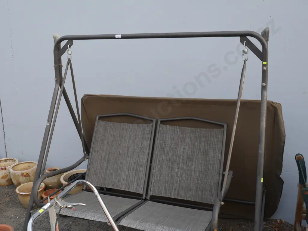 Swing seat Image 1++