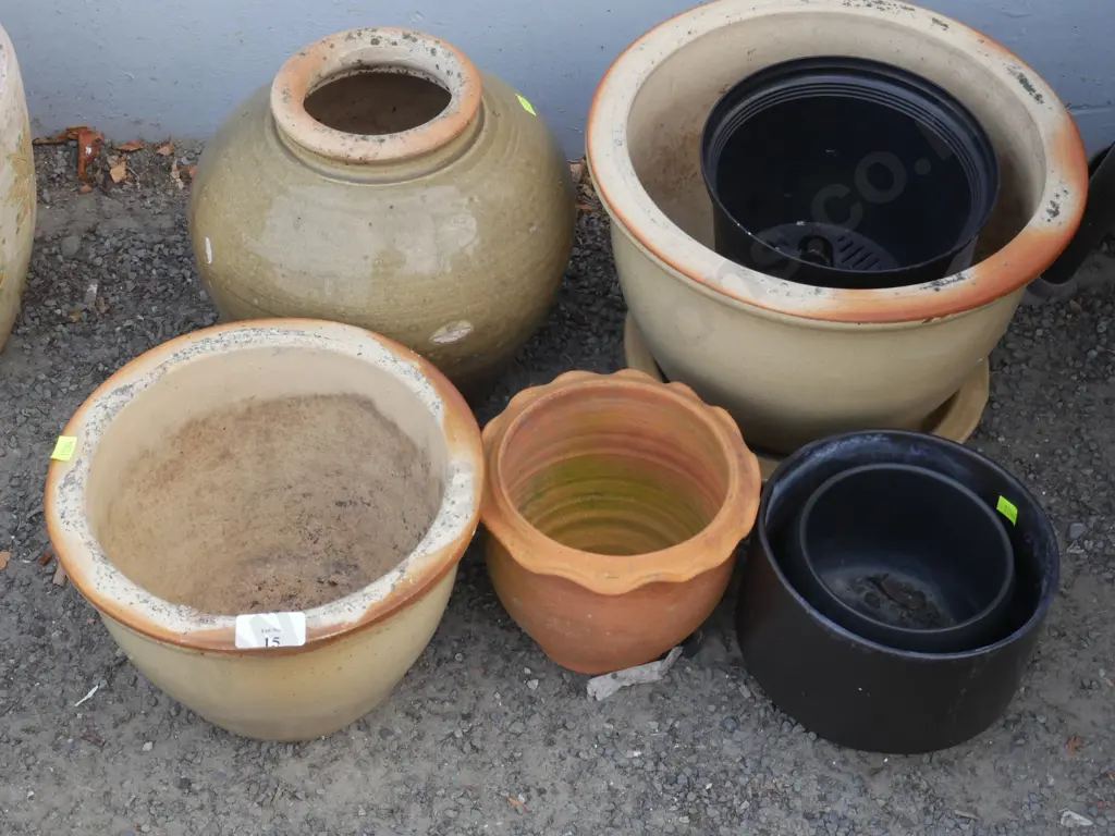 7 assorted plant pots Image 1++