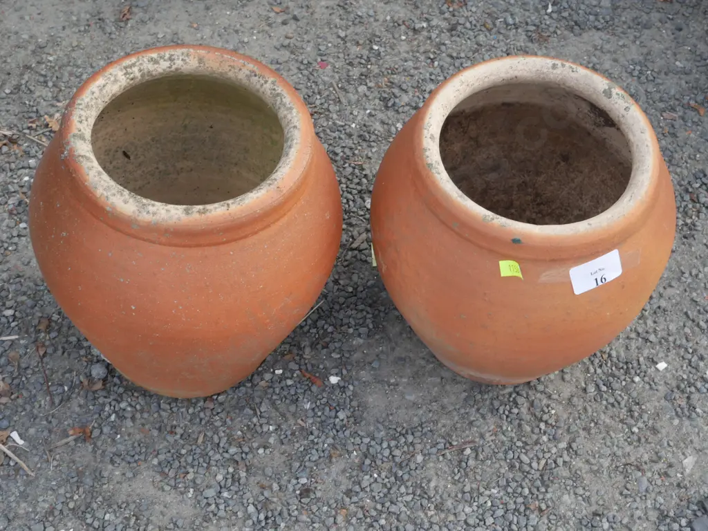2 plant pots Image 1++