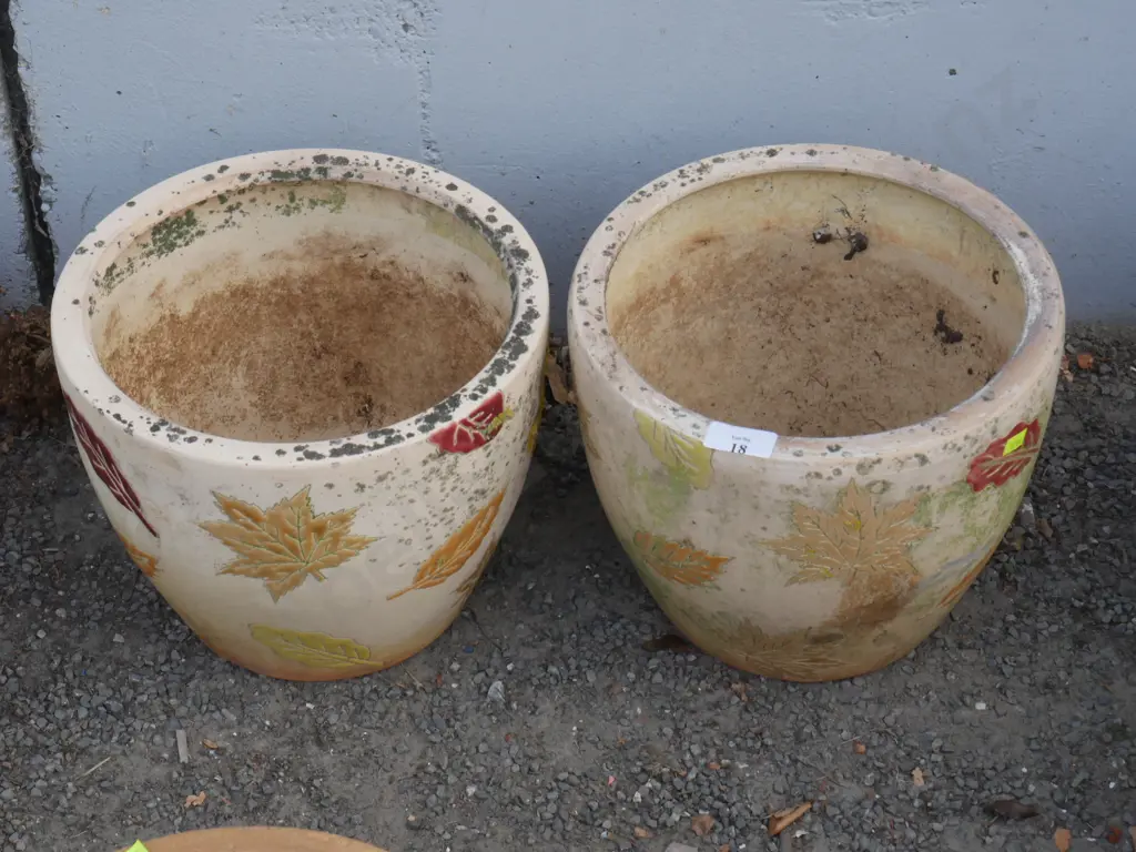 2 plant pots Image 1++