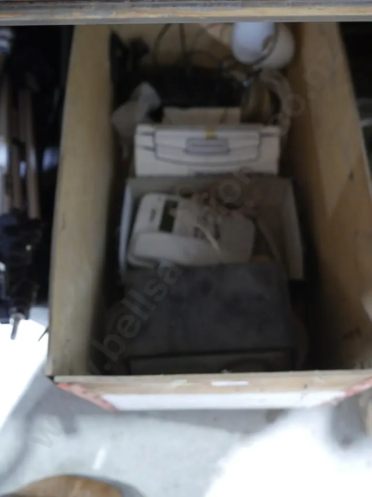 Radio, lamp, telephone etc Image 1++