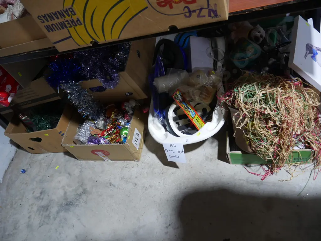 Christmas decorations, baby bath etc Image 1++
