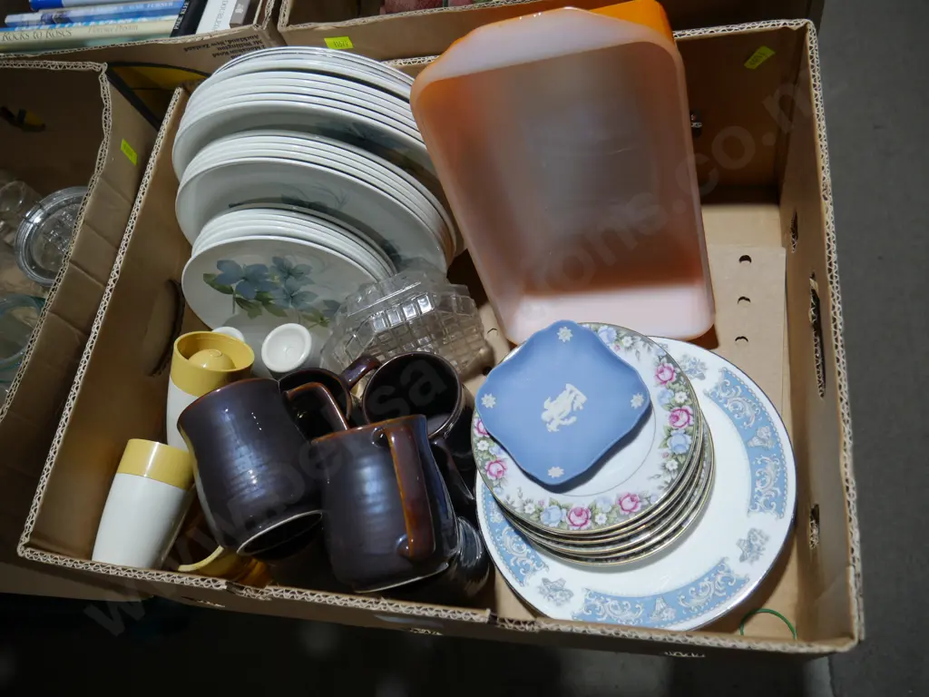 Crown Lynn dinner set etc Image 1++