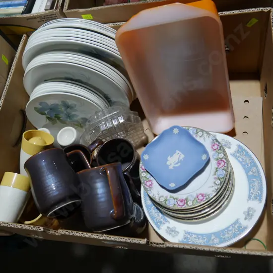 Crown Lynn dinner set etc