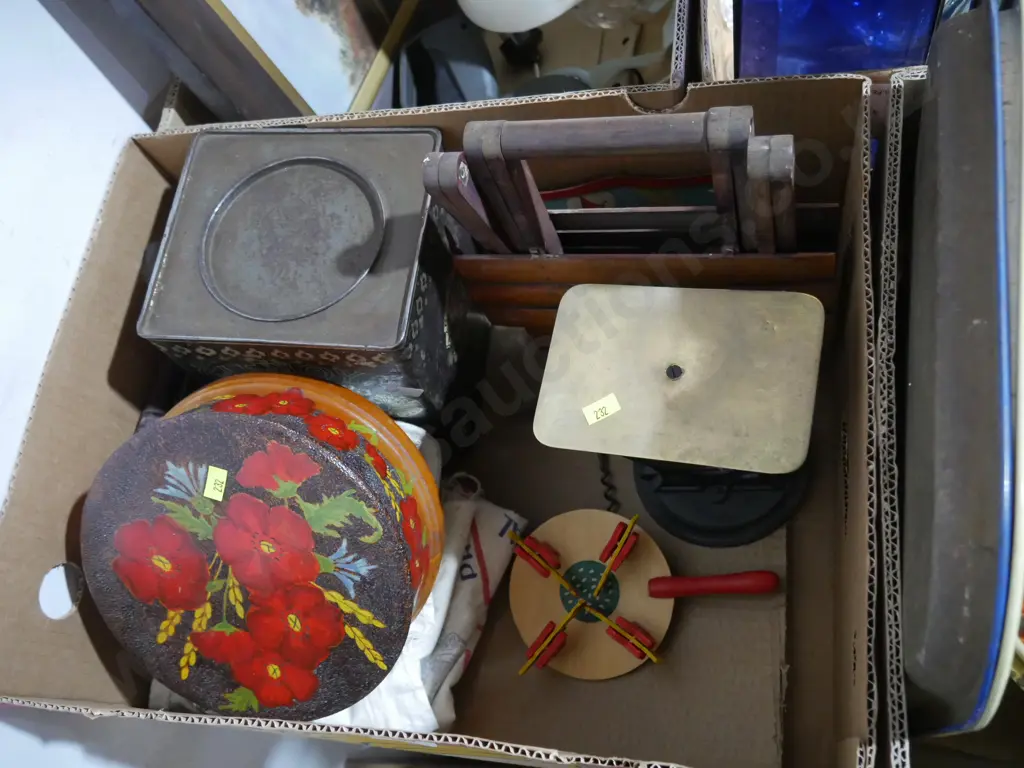 Old tin, scales etc Image 1++