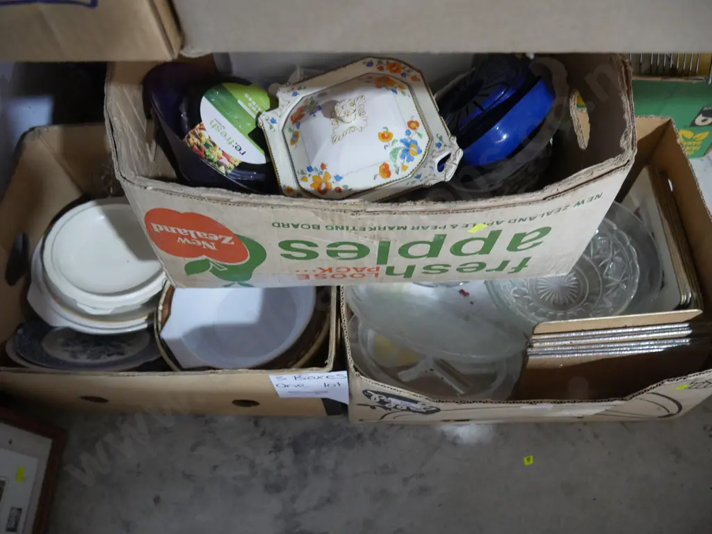 Three boxes of kitchenware Image 1++