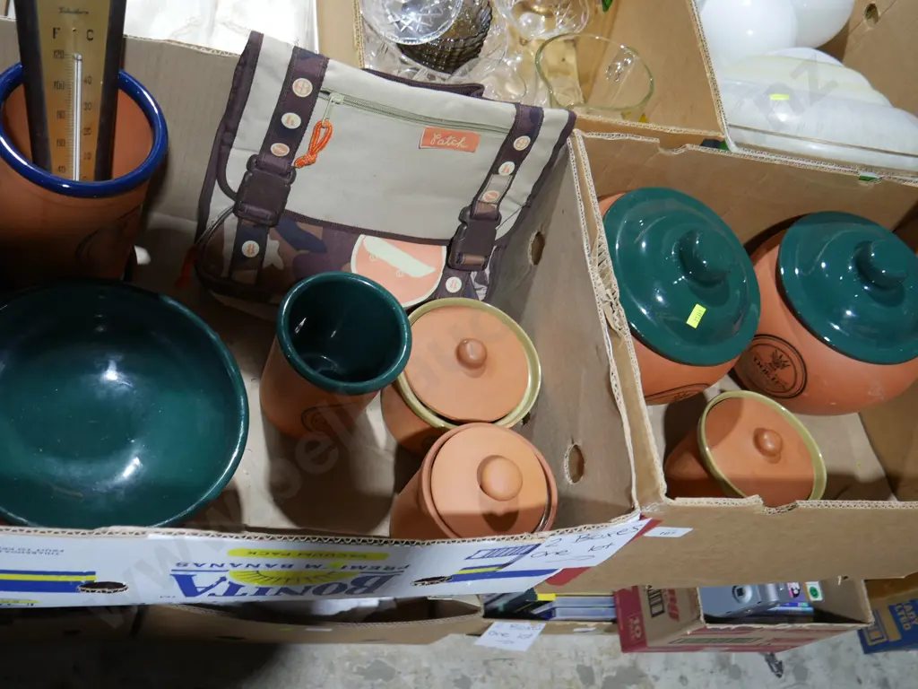 Two boxes of pottery Image 1++