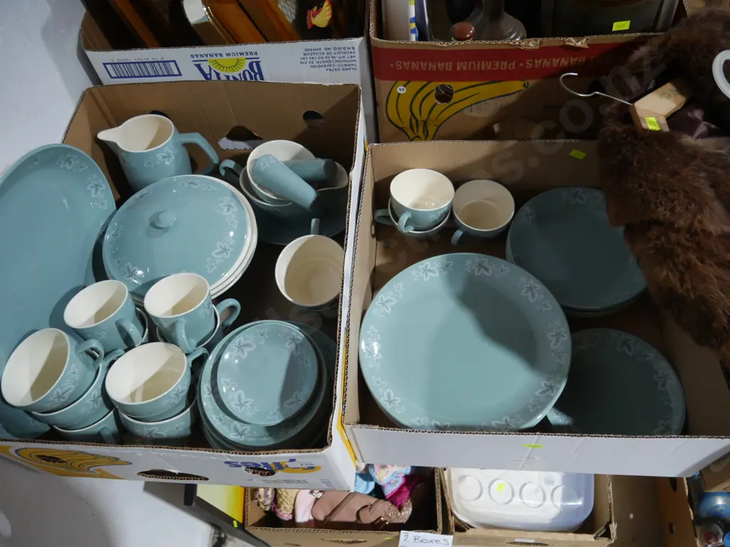 Crown Lynn dinner set - 2 boxes Image 1++