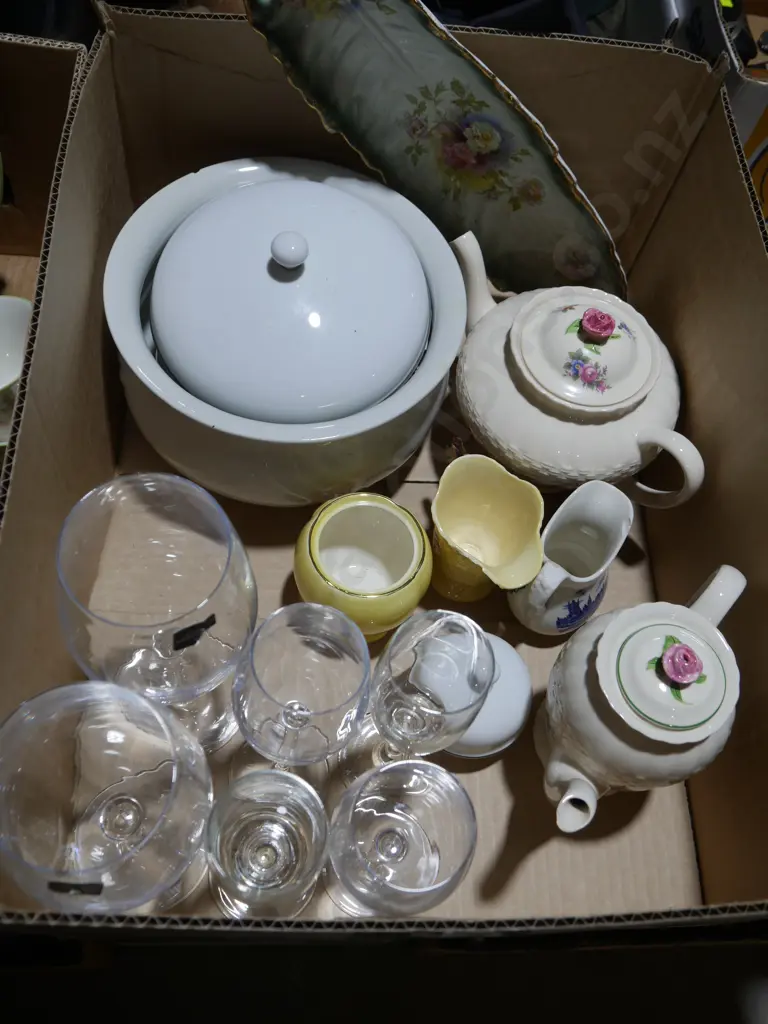 China and glassware Image 1++
