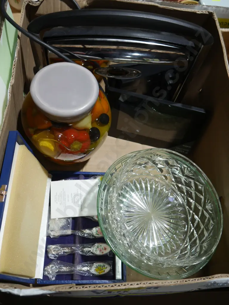 Sandwich press, glassware etc Image 1++