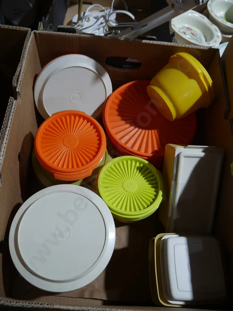 Retro Tupperware containers Image 1++