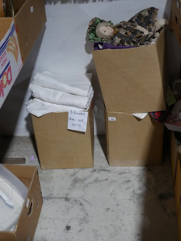 Three boxes of linen Image 1++