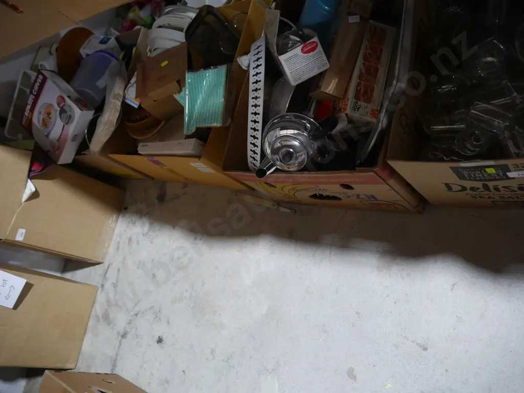 9 boxes of kitchenware etc Image 1++