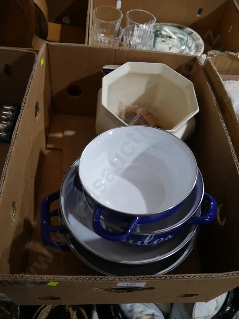 Cooking pots, planter Image 1++