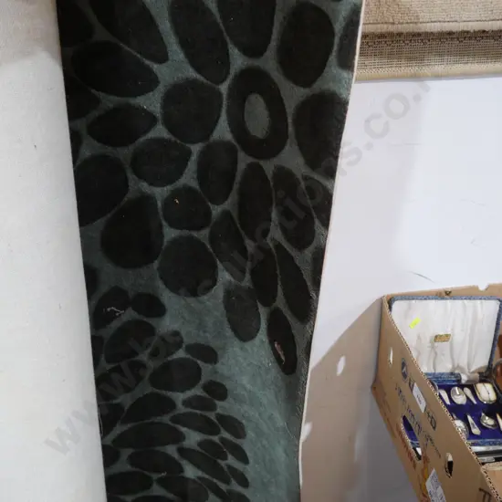 Floor rug
