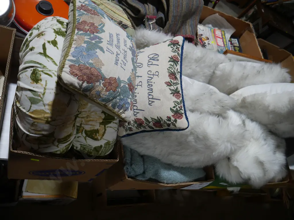 3 boxes of cushions Image 1++