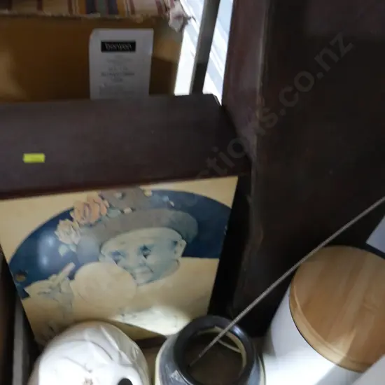 Music jewellery box, vases etc