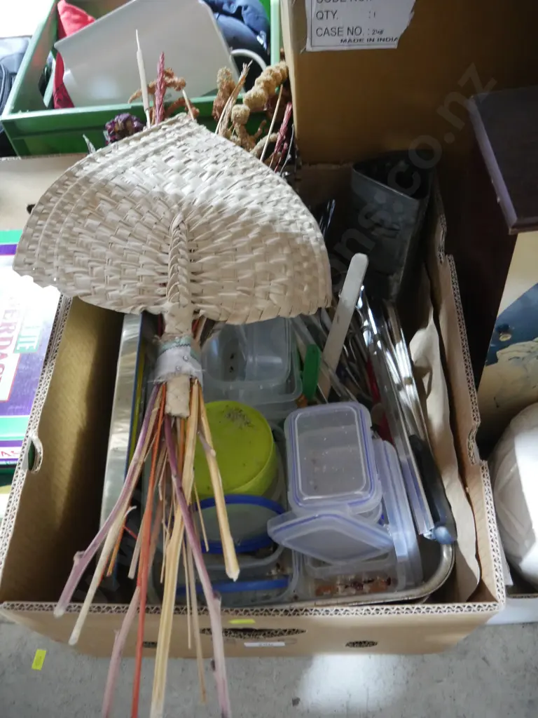 Box of kitchenware Image 1++