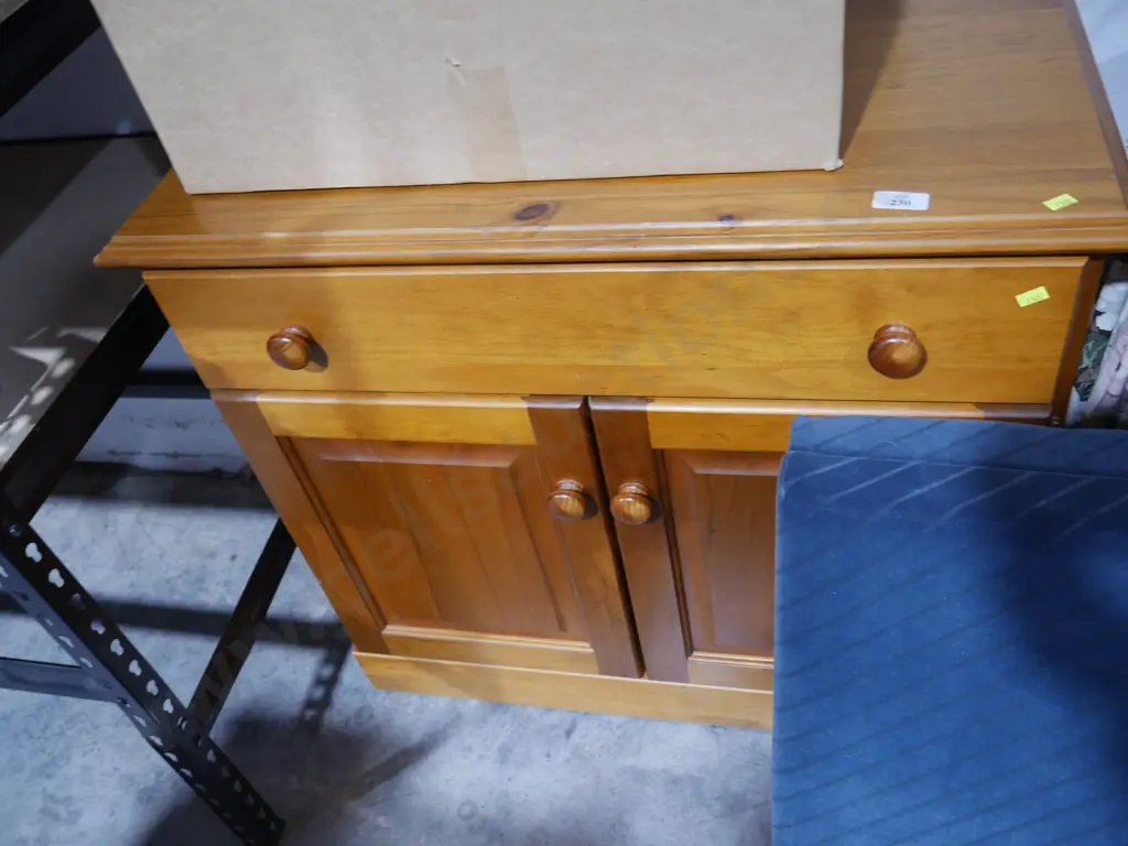 Sideboard Image 1++