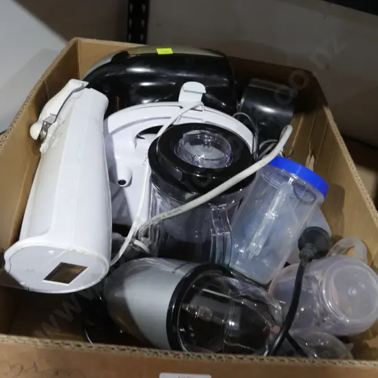 Assorted kitchen appliances