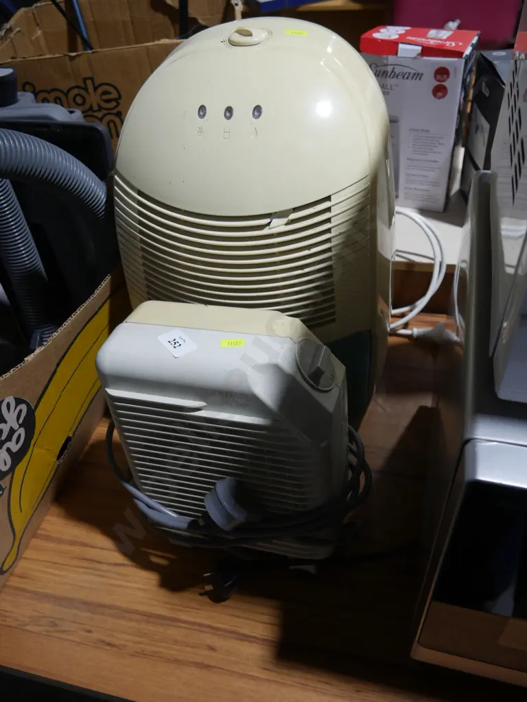 Dehumidifier and fan heater Image 1++