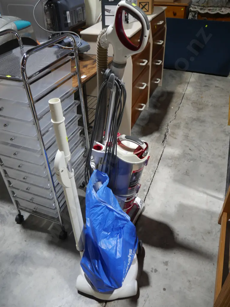 Shark vacuum cleaner Image 1++