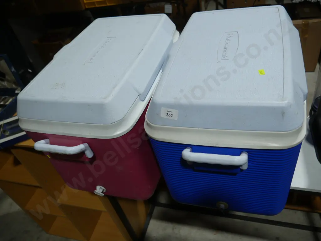2 rubbermaid chilly bins Image 1++
