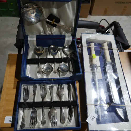 Boxed cutlery
