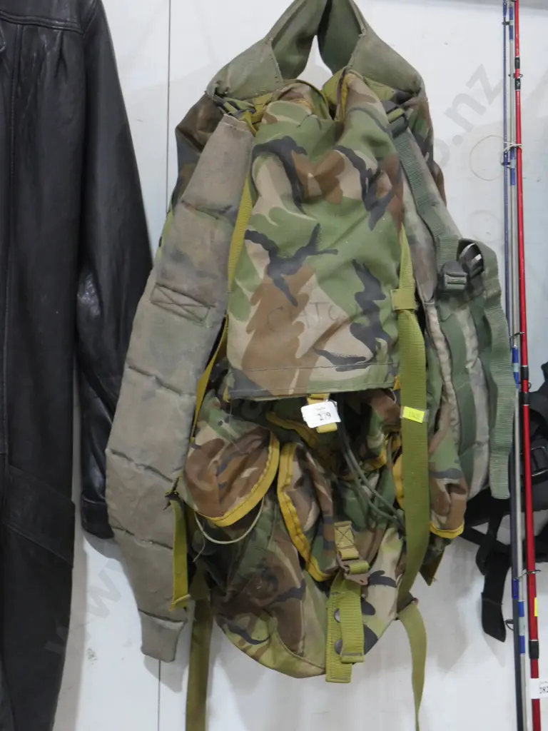Camo back pack Image 1++