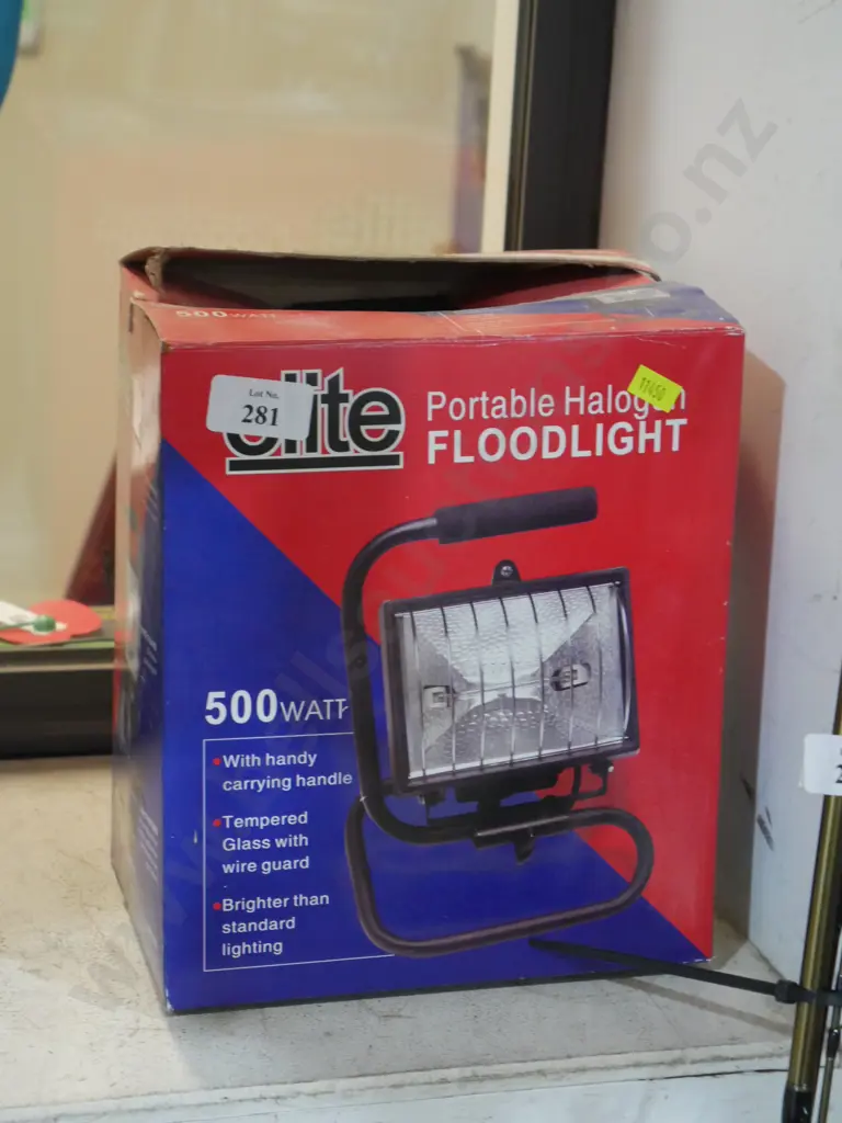 Portable halogen floodlight Image 1++