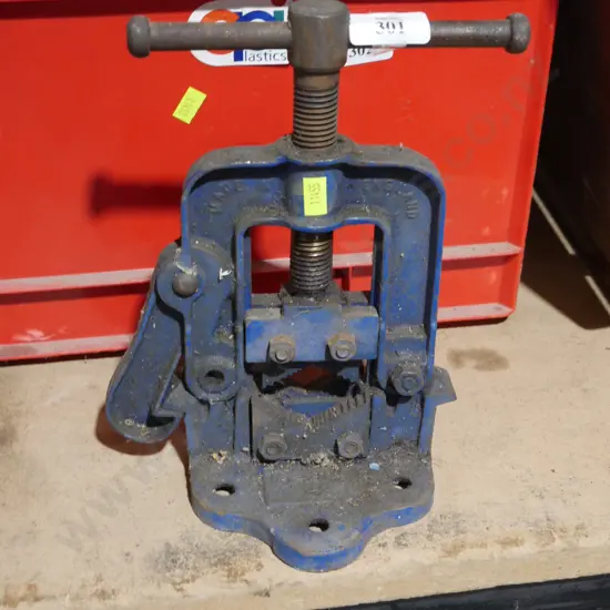 Pipe vice