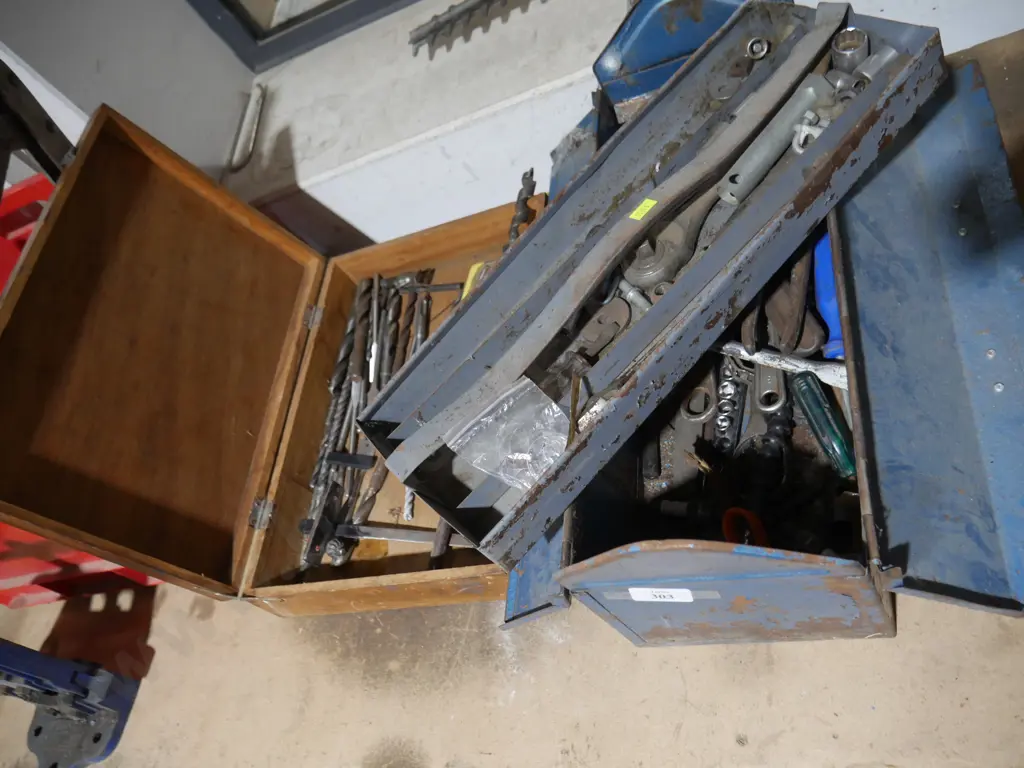 Toolbox and contents, box of drill bits Image 1++