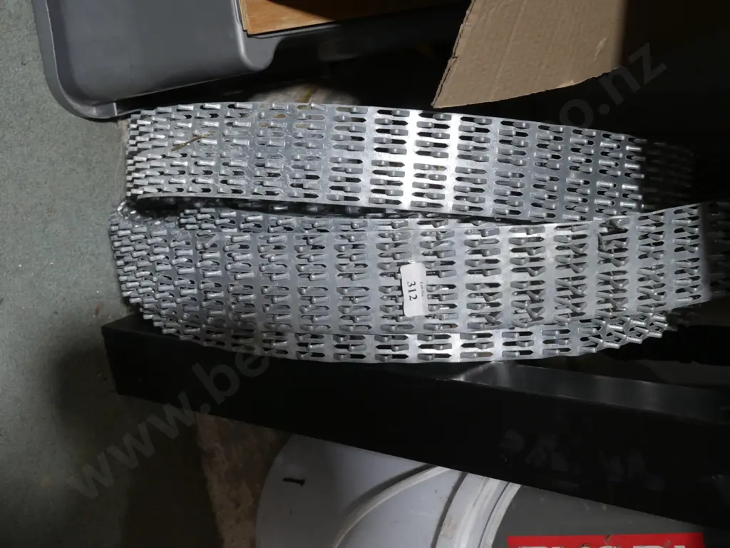 Roll of nail plate Image 1++