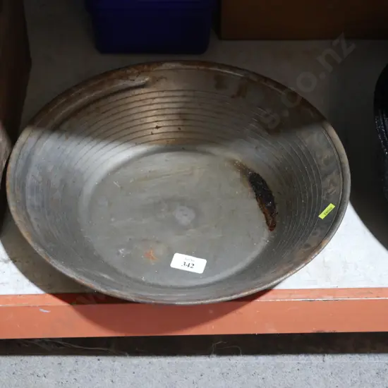 Gold pan