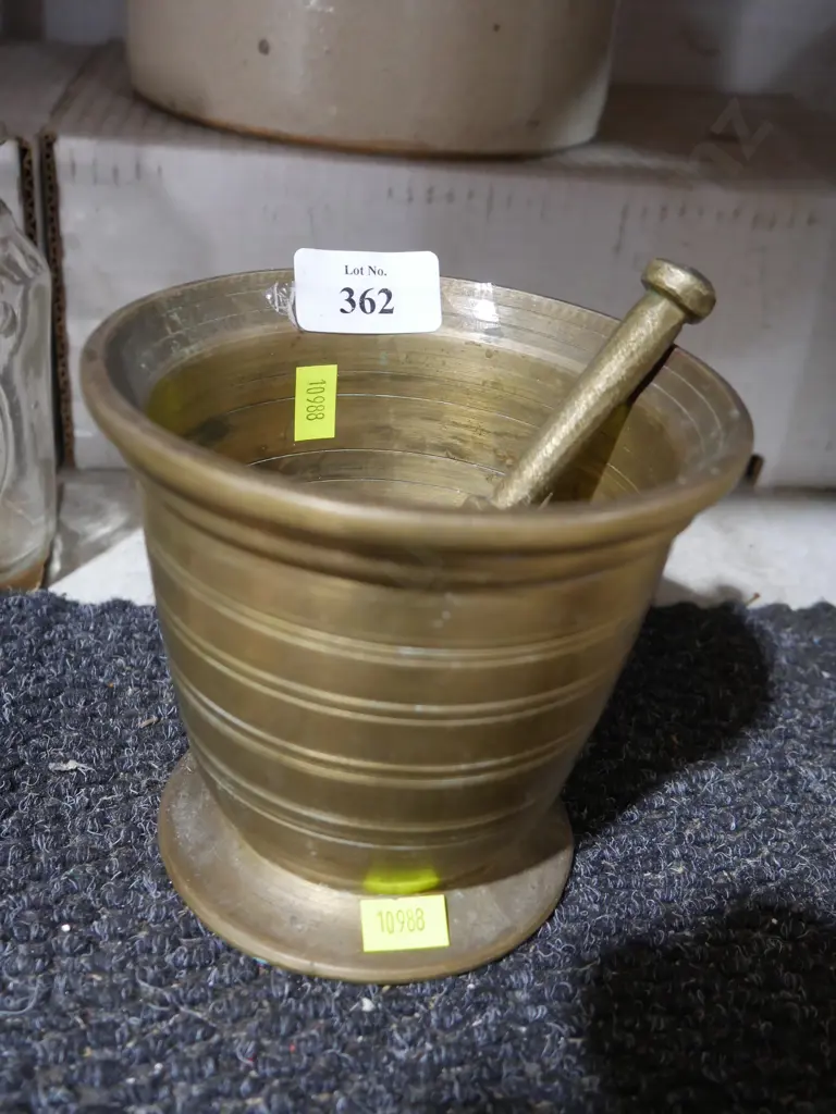 Pestle and mortar Image 1++
