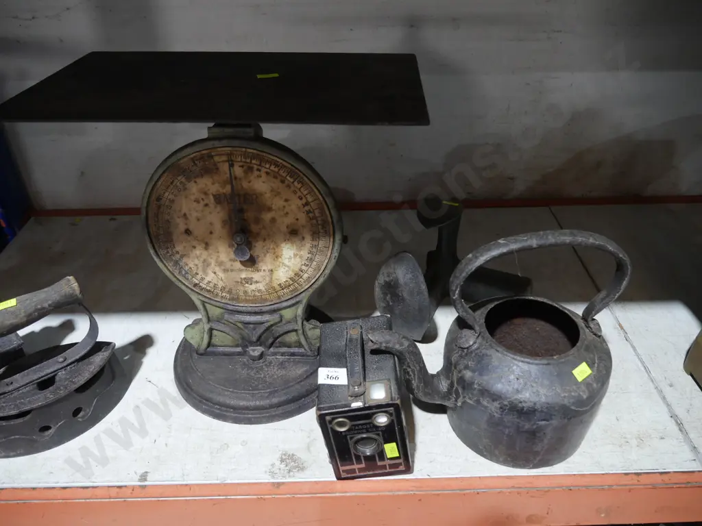 Vintage scales, camera etc Image 1++