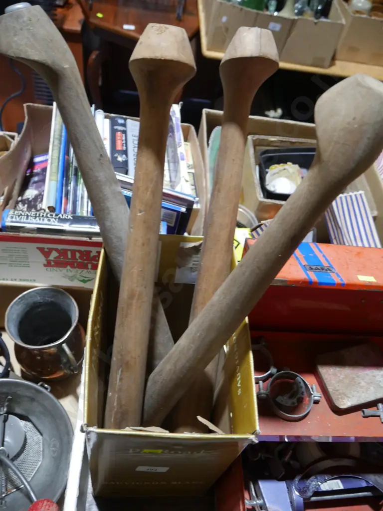 4 cabriole legs Image 1++