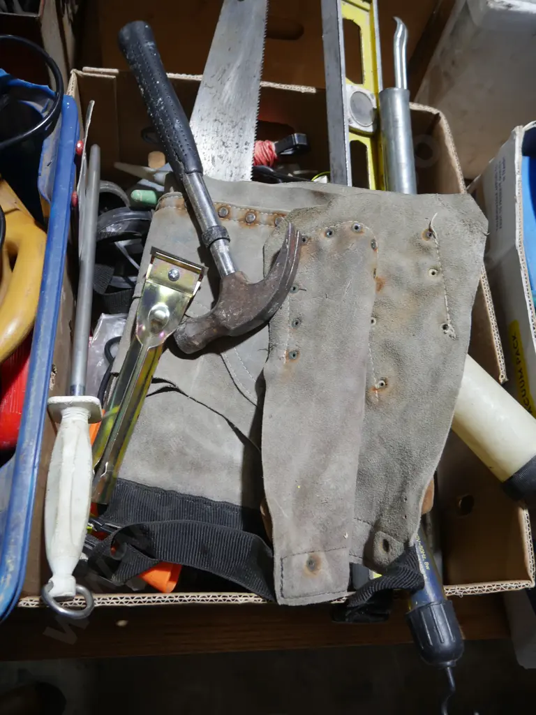 Box of tools, garage sundries Image 1++