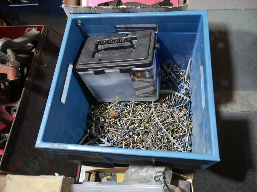 Assorted screws Image 1++