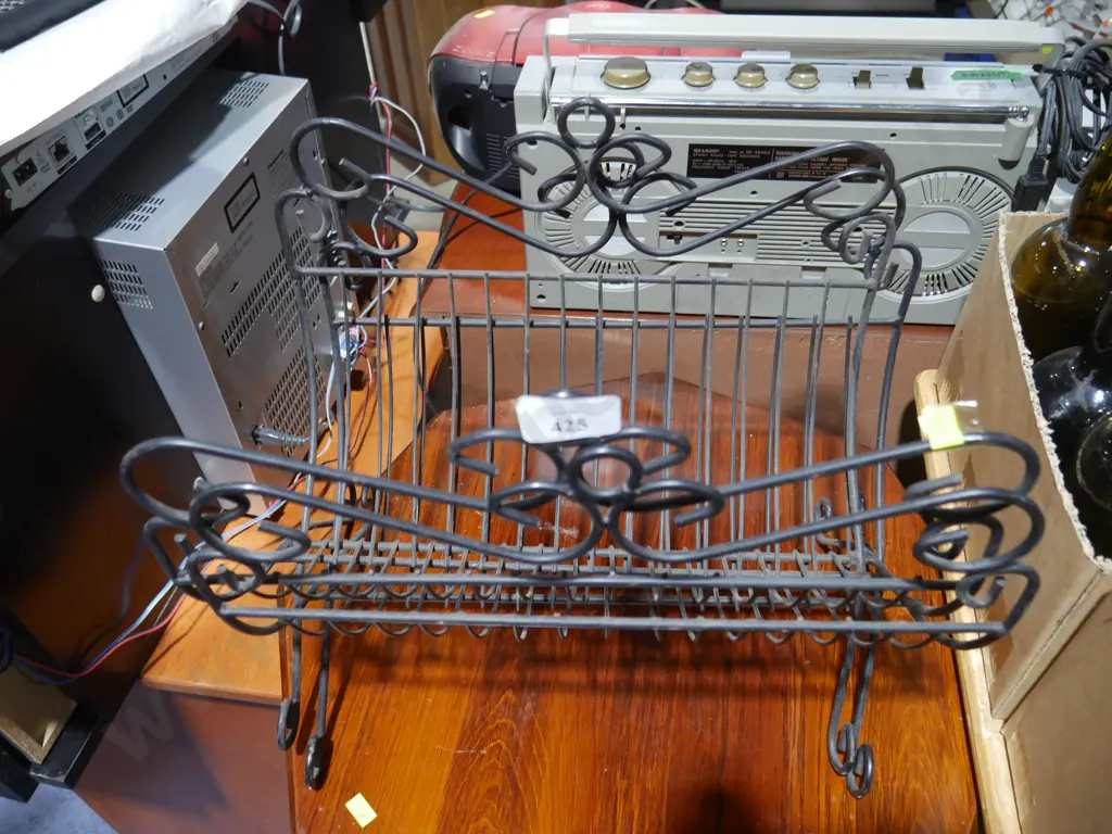 Wire magazine racks Image 1++