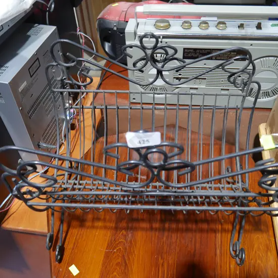Wire magazine racks