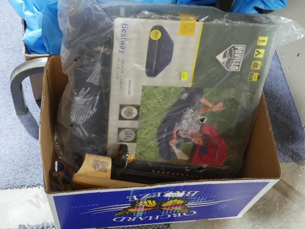 Single airbed and sprinkler Image 1++