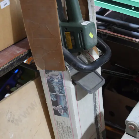 Electric hedge trimmer