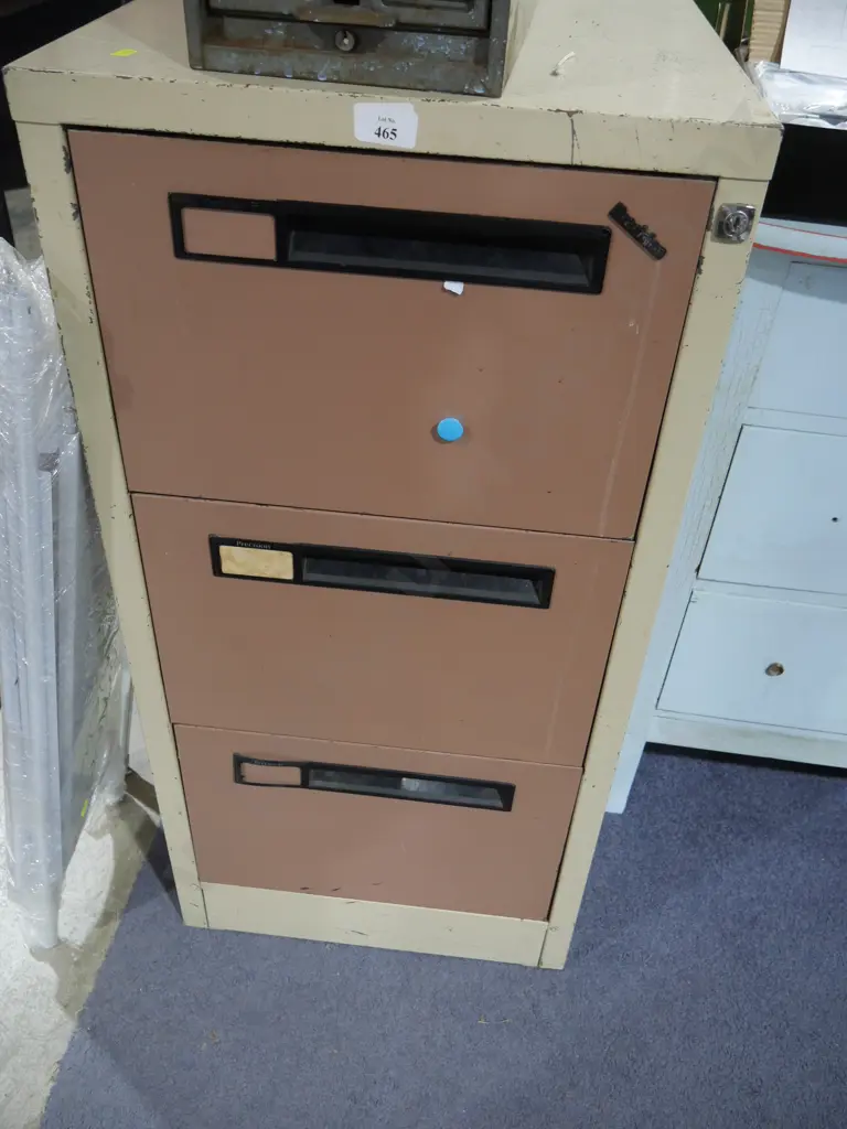 Large filing drawers Image 1++