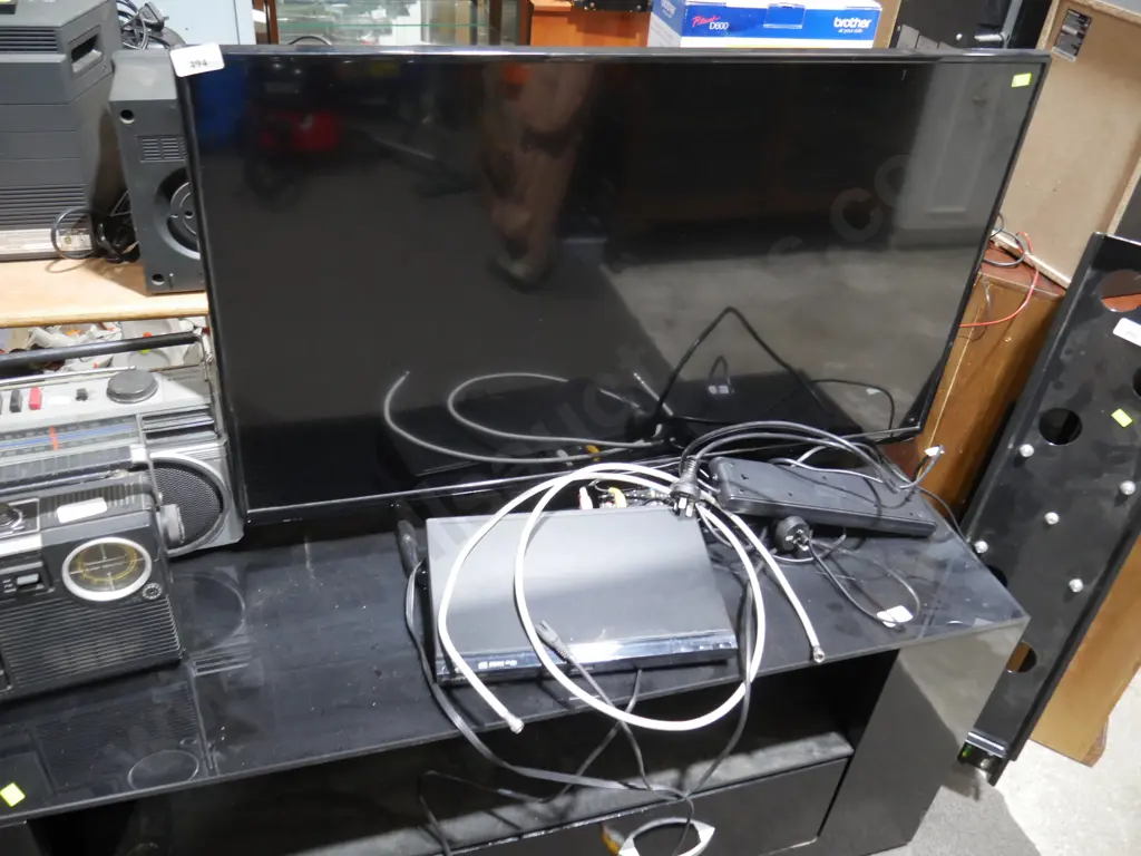 Panasonic 40 inch TV and DVD player Image 1++