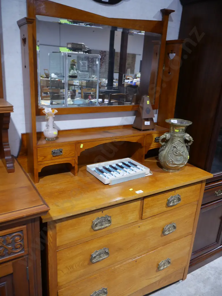 Mirror back dresser Image 1++