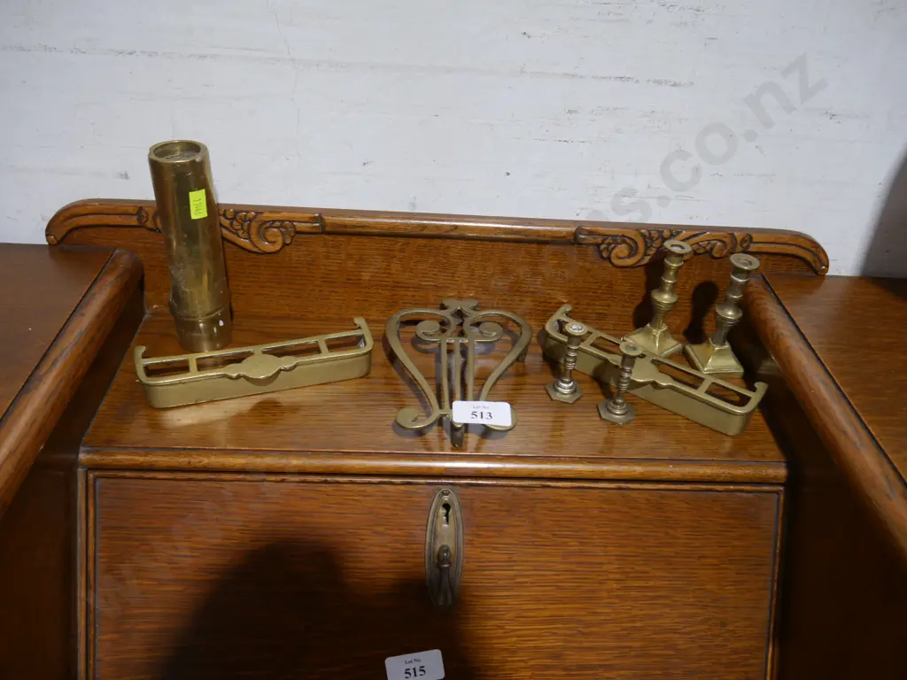 Assorted brass items Image 1++