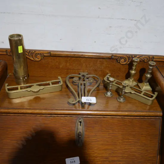 Assorted brass items