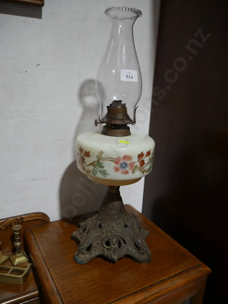 Uranium glass kerosene lamp Image 1++