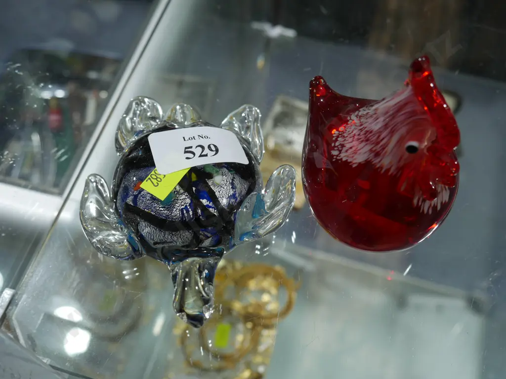 Turtle end hen paperweight Image 1++